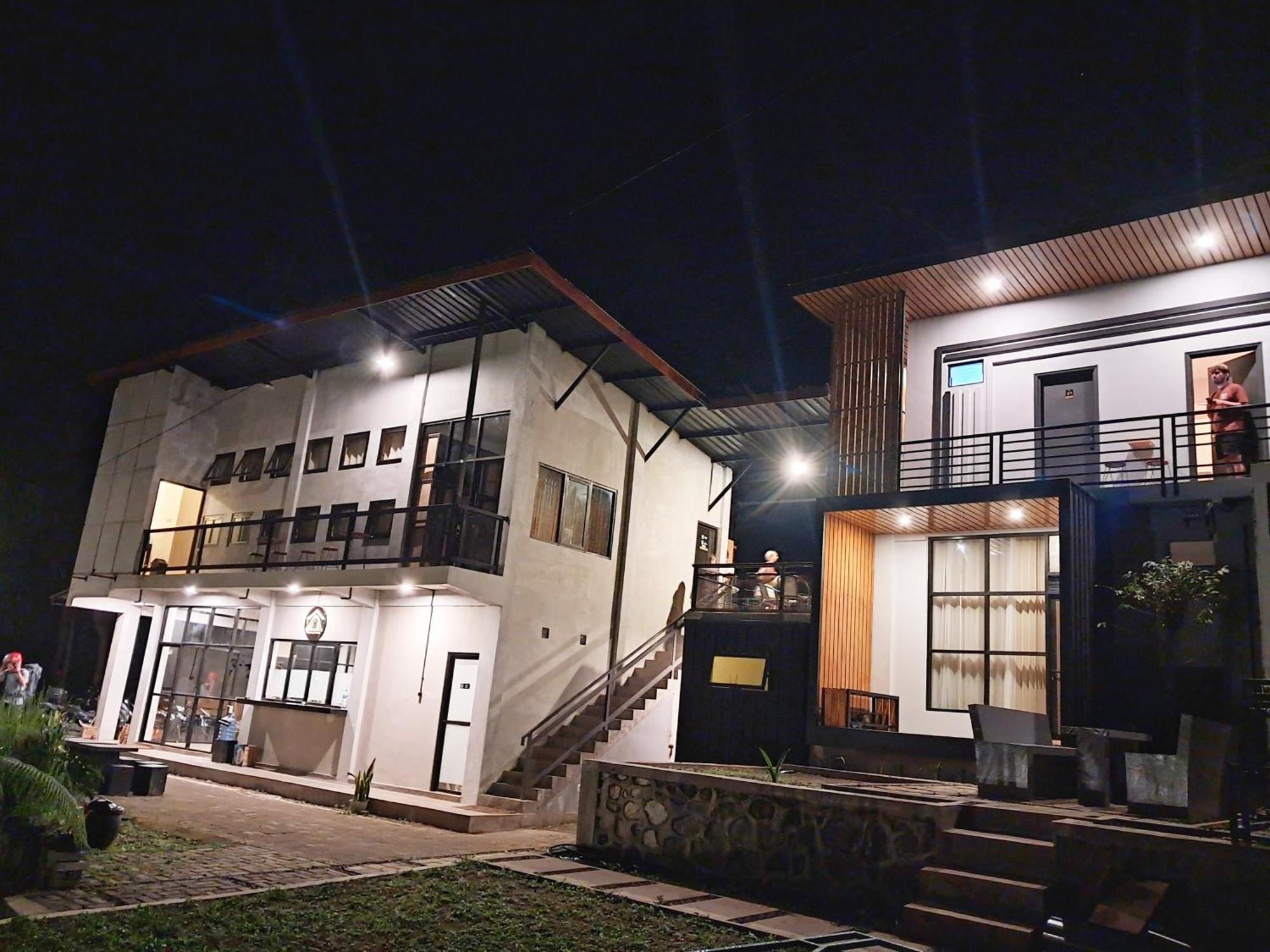 Bromo Dormitory & Cabin Экстерьер фото